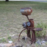 650 CR 271.Front Yard Decor.July 17th.Mak
